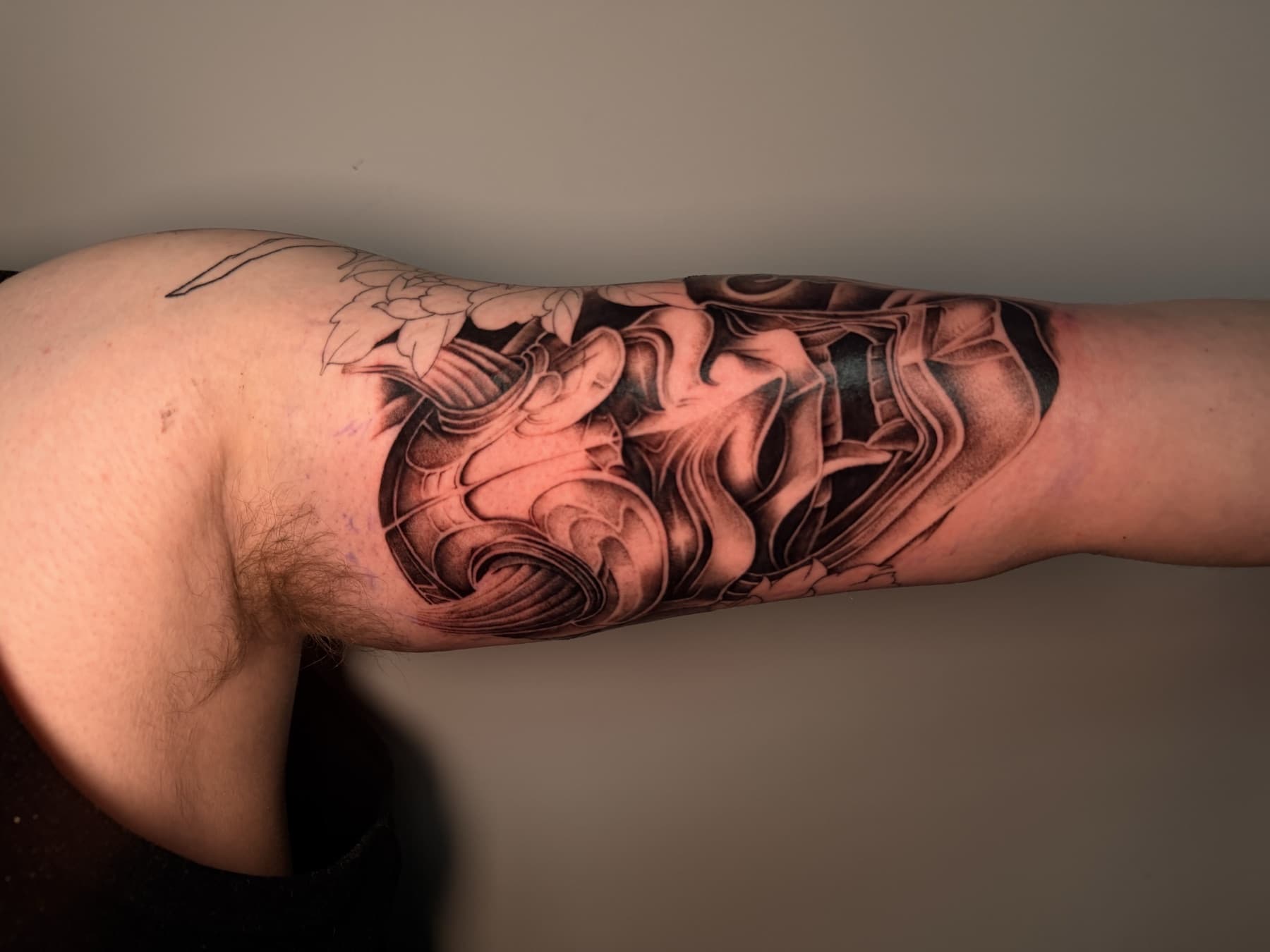 Black and grey tattoo session detail